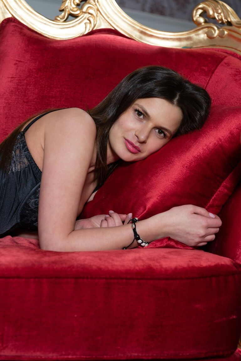 21P Met Art Layla B