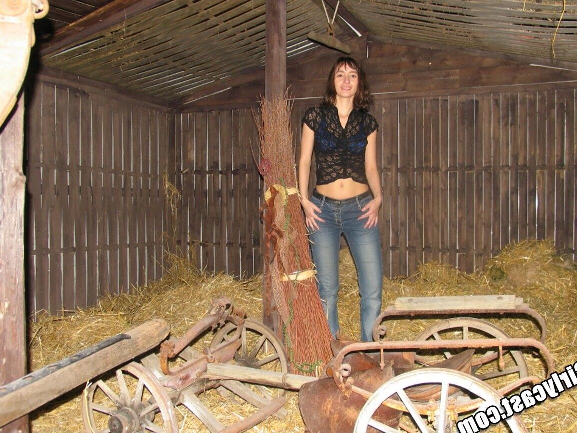 15P Amateur girl Mandy has sex with two boys before modelling in a barn
