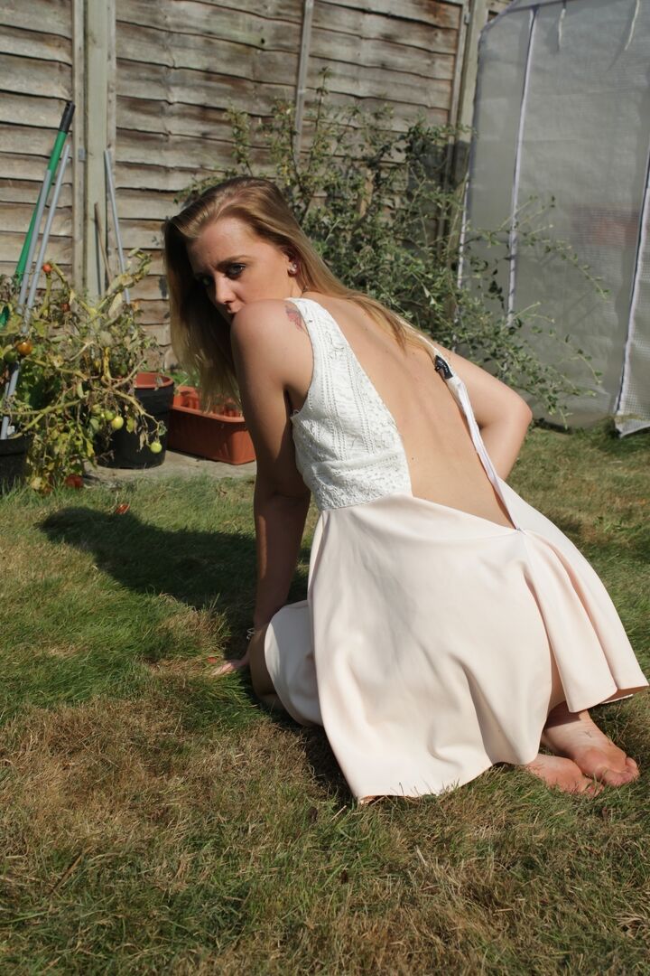 16P First timer Kaylee unzips a white dress to get naked in the backyard