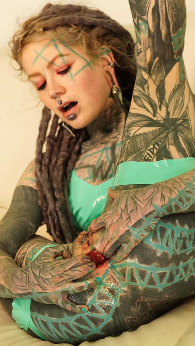 16P Photoset BRINQUEDOS ENORMES INSANOS em modelos TATUAGEM brinquedos longos, abertura anal, desleixado