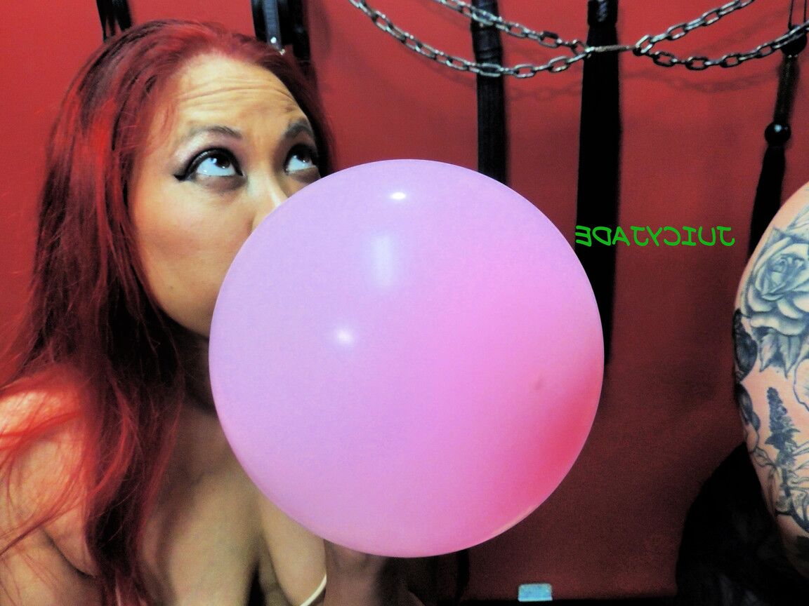 16P Ballonspaß mit Alt-Model Amara Zane und der asiatischen Göttin Jasmine