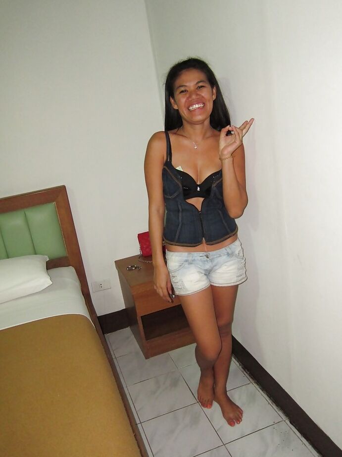 16P MILF thaïlandaise avec un petit cul prend une chatte rasée hardcore en train de frapper une grosse bite