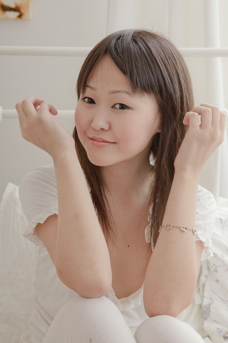 21P Japanese sweetheart Aliona strips on the bed and touches herself