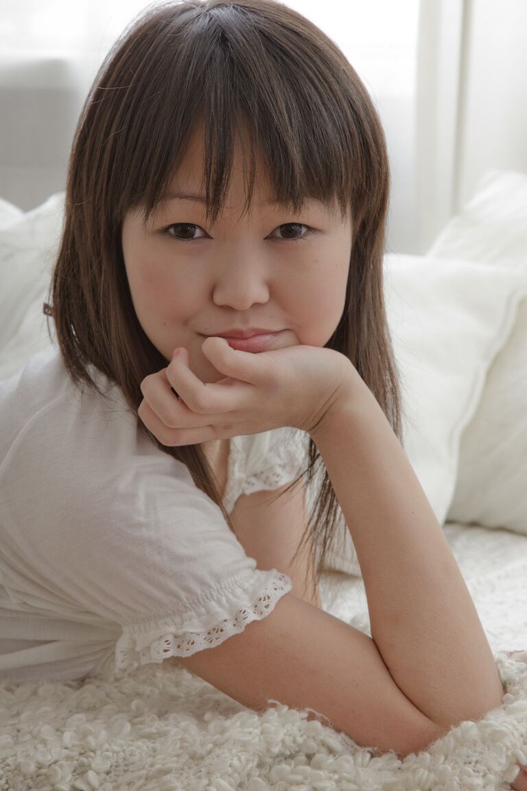 21P Japanese sweetheart Aliona strips on the bed and touches herself