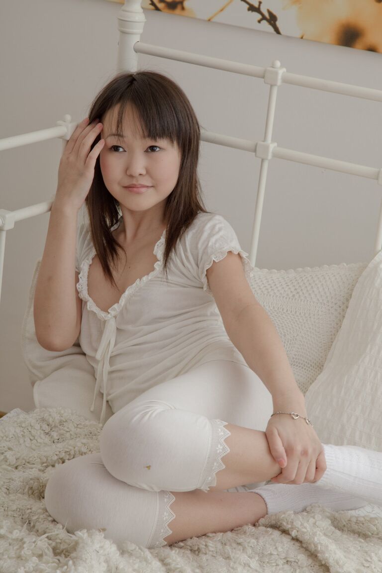 21P Japanese sweetheart Aliona strips on the bed and touches herself