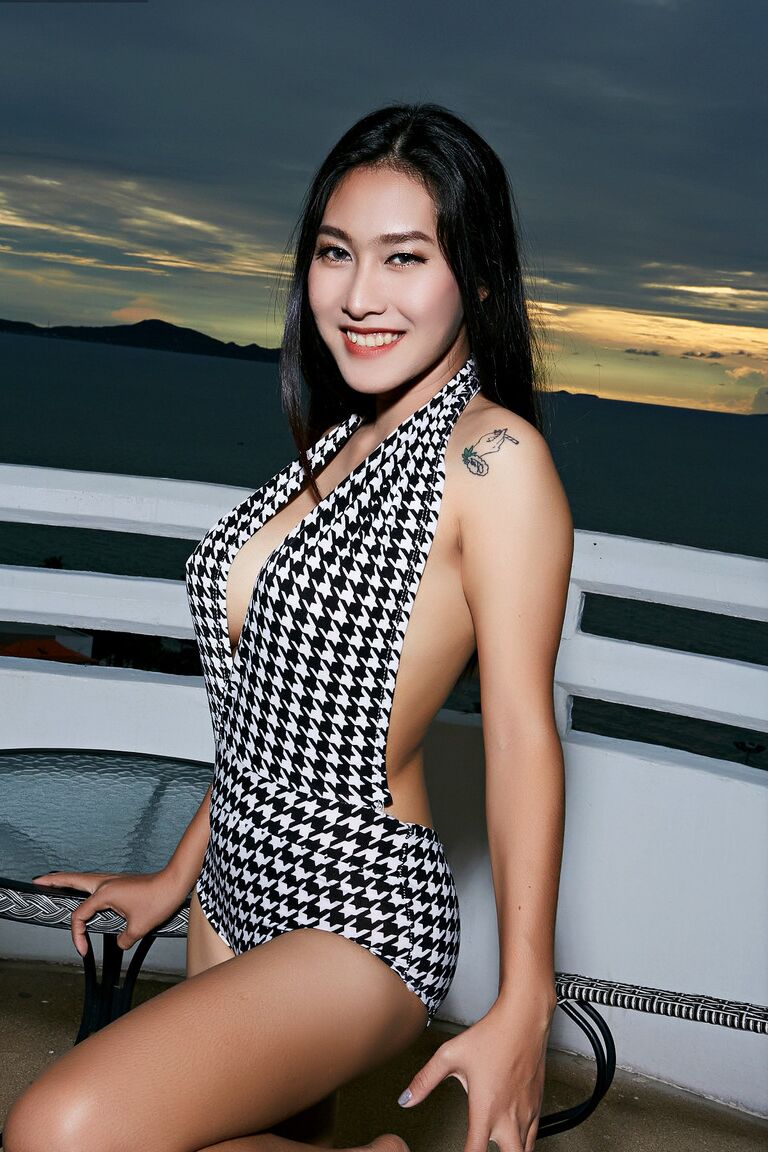16P Beautiful Asian girl Linlin gets totally naked on a seaside balcony