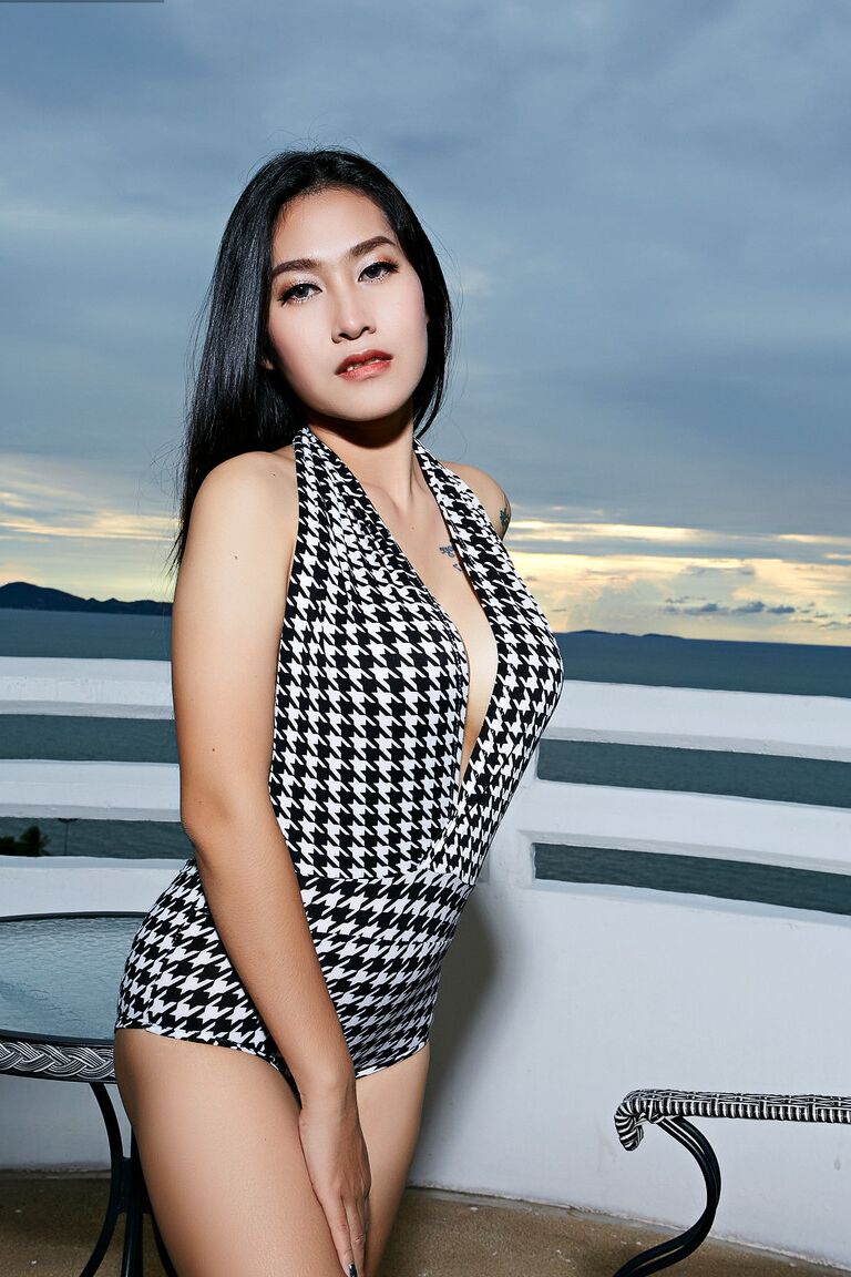 16P Beautiful Asian girl Linlin gets totally naked on a seaside balcony