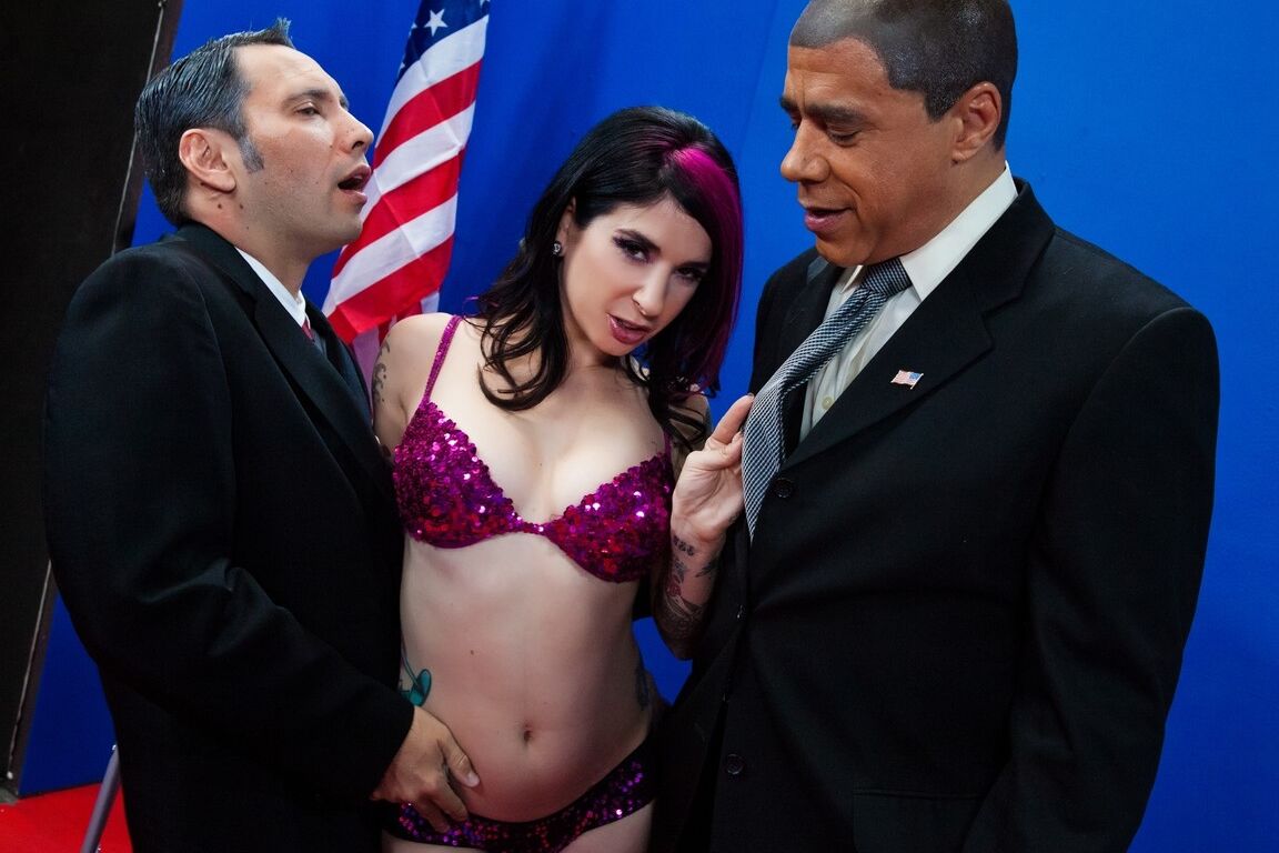 17P Ink Queen Joanna Angel decide seu voto via DP em paródia política gangbang