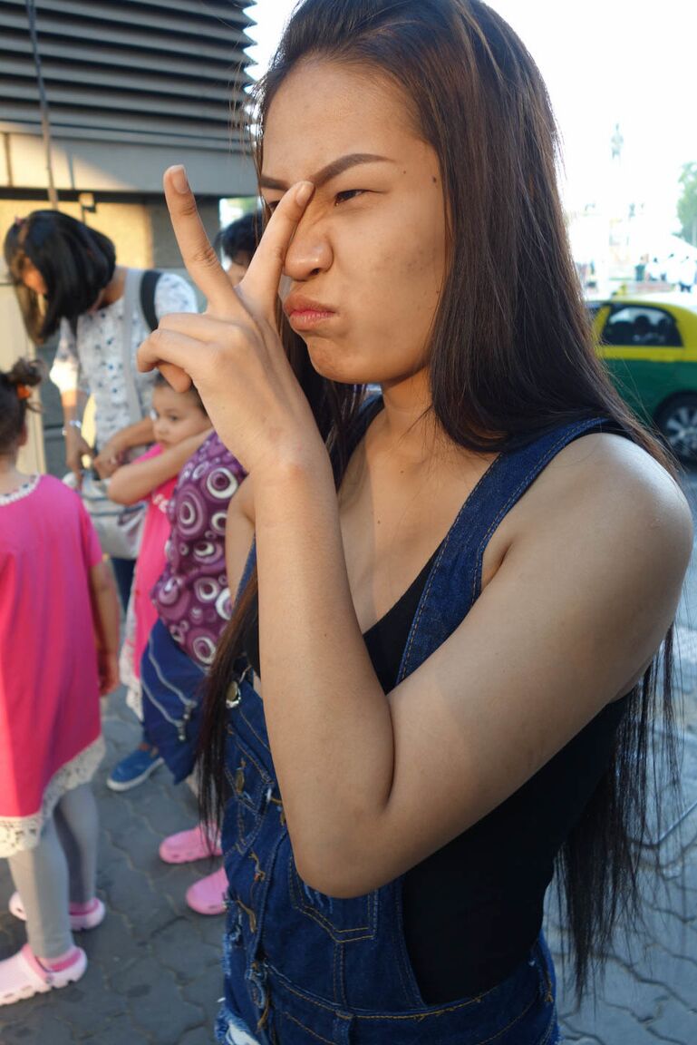 17P La dulce adolescente asiática Bee follada por su delicioso chocho afeitado