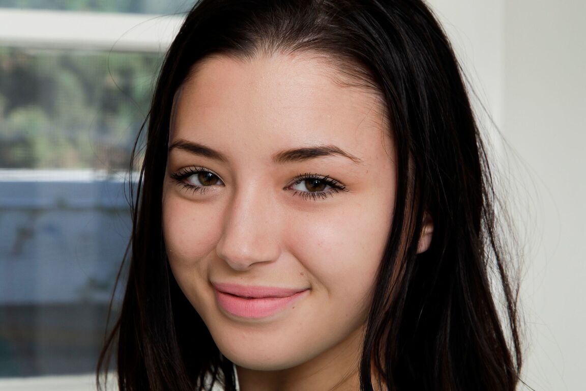 21P Tiny Asian brunette Daisy Haze spreads her cunt while posing nude on the stove