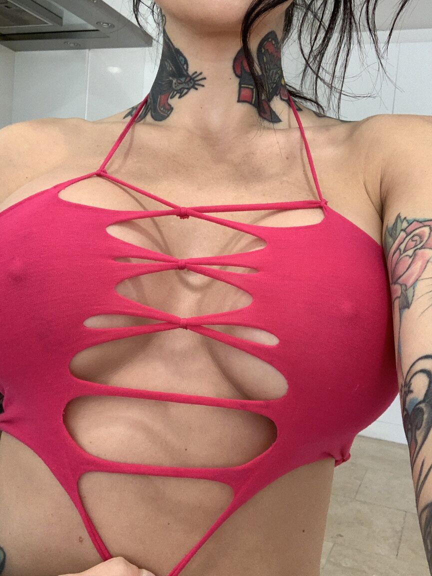 Journée 21P avec une star du porno Joanna Angel, petites mains