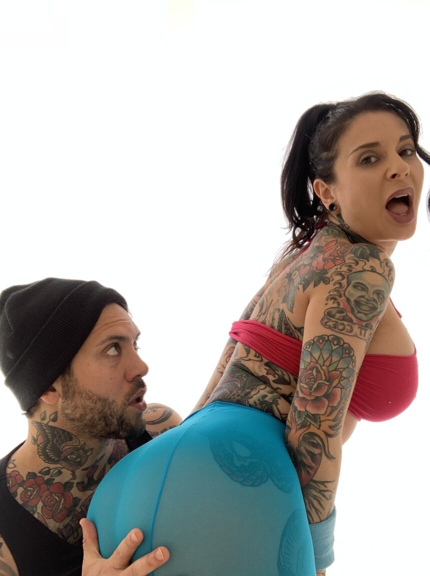 Journée 21P avec une star du porno Joanna Angel, petites mains