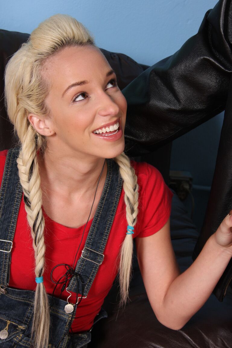 21P A adolescente loira com rabo de cavalo Jada Stevens cavalga a BBC de seu antigo terapeuta com prazer
