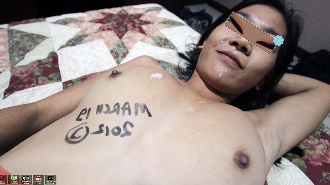 15P, amateur asiatique, April arbore une chatte couverte de sperme après une baise en POV sur un lit
