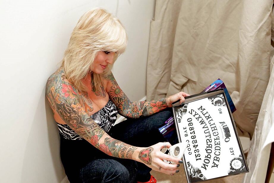 La estrella porno MILF 16P Janine Lindemulder tiene sexo duro con un extraño caliente