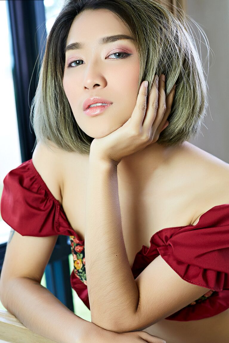16P Asian solo girl Apple rubs her bush on a table after going topless