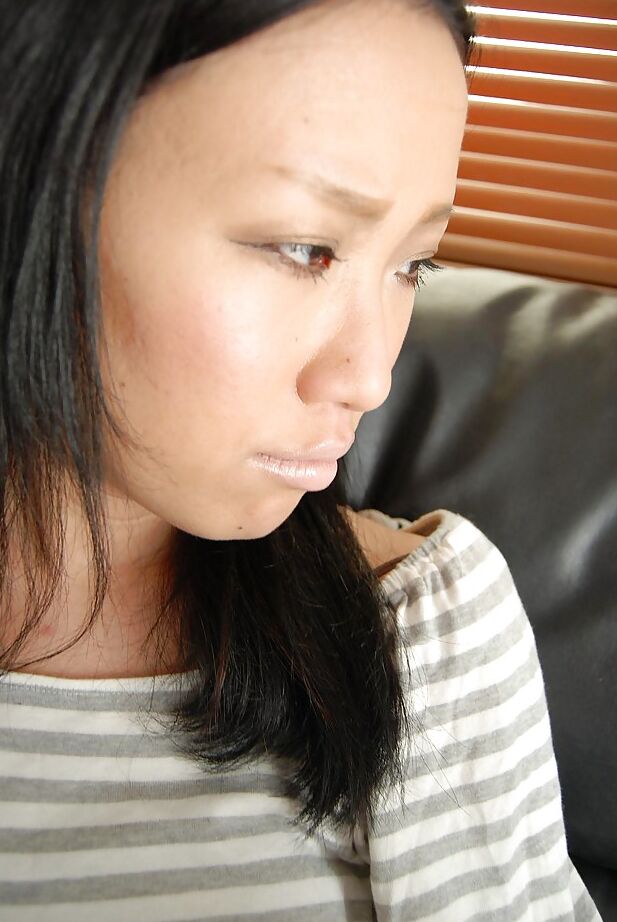 16P A morena asiática Kanae Hiyama mostra a bunda em close