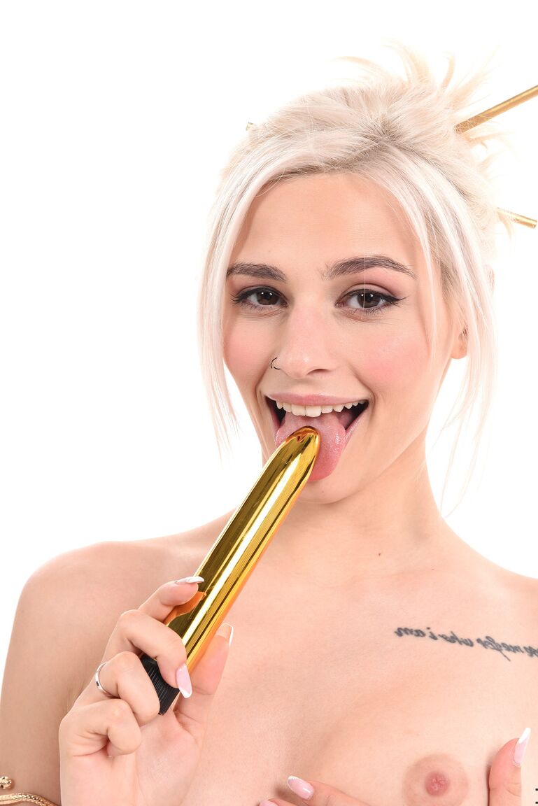15P IStripper намек на китайский