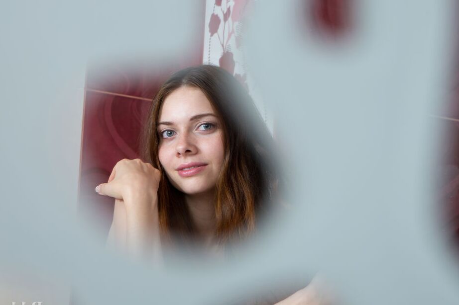 16P Long legged young girl Kei models totally naked while in a bathroom