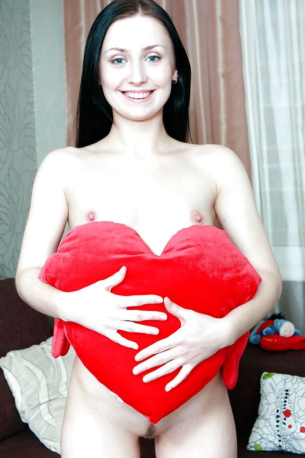 16P Nena adolescente sexy con tetas pequeñas gritando mientras se masturba