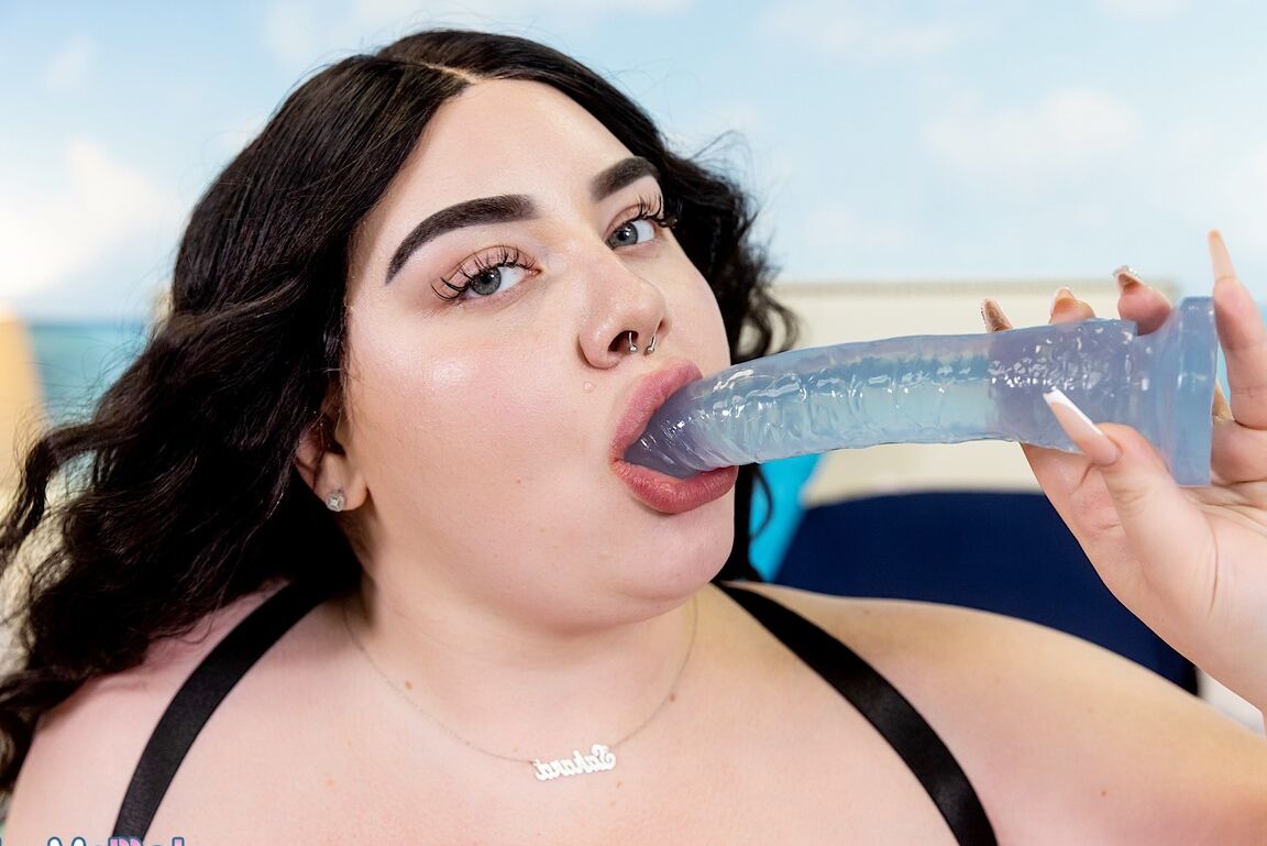 16P BBW gostosa e gorda gosta de masturbar sua buceta gordinha usando brinquedos sexuais como um vibrador