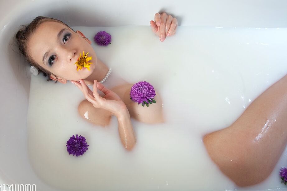 18P This mind blowing teen babe loves taking a nice and warm milky bath while