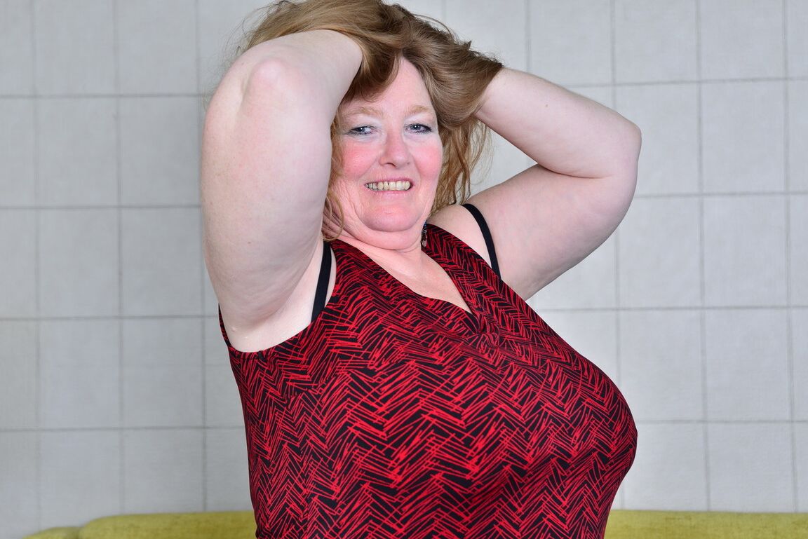 16P British BBW sets her saggy old boobs free in mesh nylons and black boots