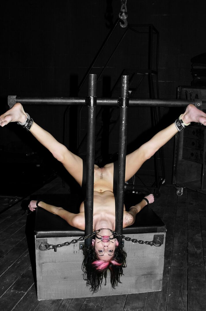 21P Device Bondage Kayden Faye