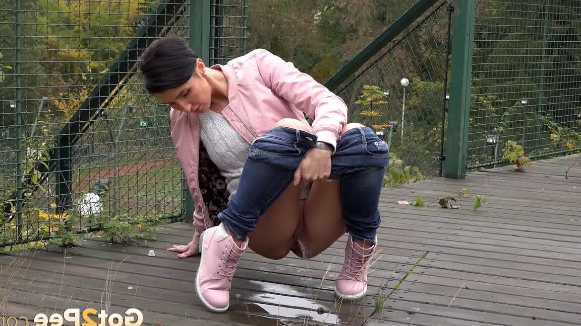 15P Short haired female Gabriellla Gucci squats foe a peen on a public crossover