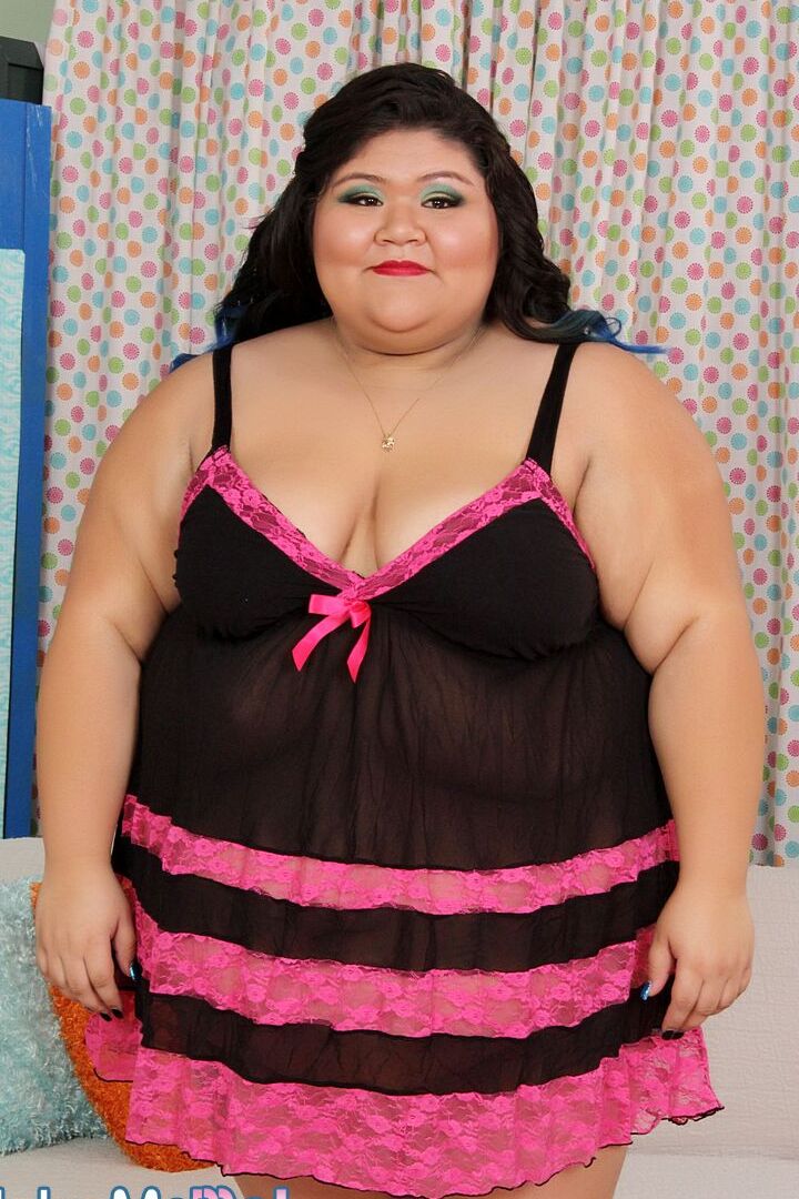 14P SSBBW Sugar haciendo alarde de enormes tetas caídas