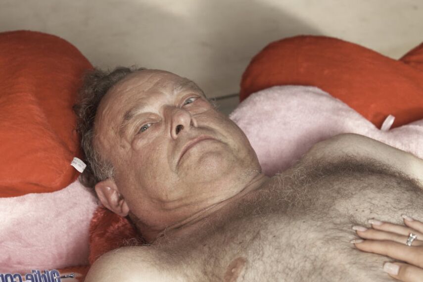 16P Une adolescente sexy suce profondément son ancien amant avant de chevaucher sa bite