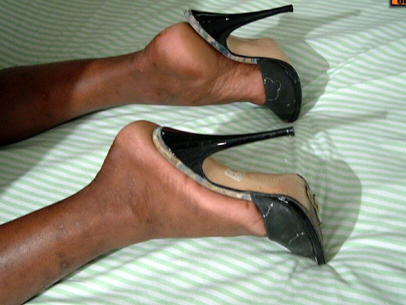 16P Negra TGirls Suzanna Holmes