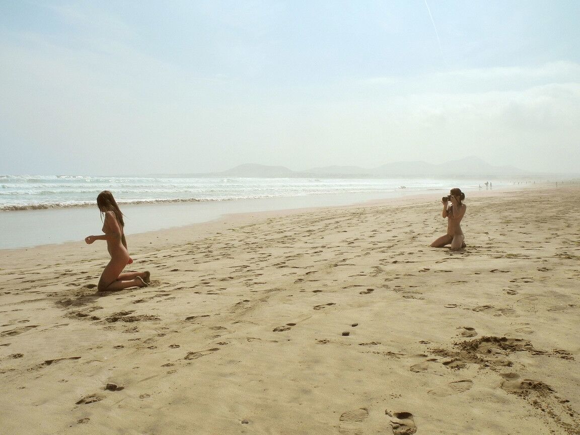 21P Diosa Desnudos Agnes, Kari A