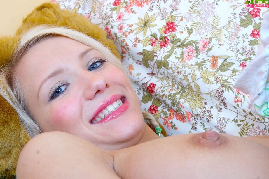 20P In no time neat chick gets stripped to continue with fucking her pussy with