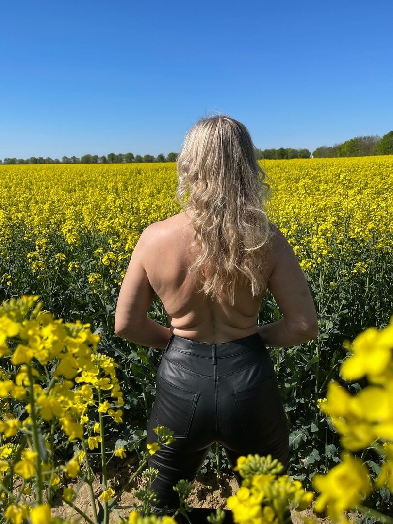16P MaduraMILFEuropeasRubiasDelgadaTetas GrandesGran CuloPiernasParejasAlta