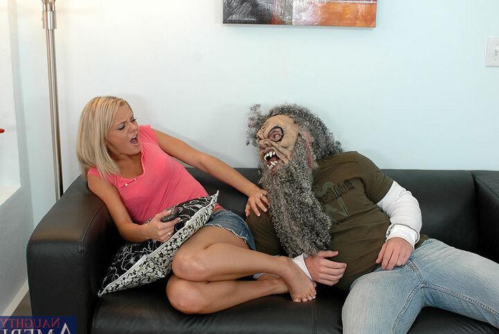12P Pretty blonde Bree Olson gets banged on a sofa after being frightened