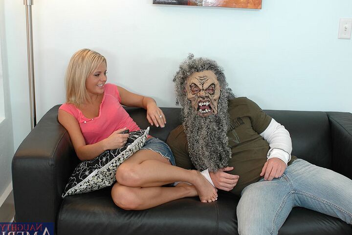 12P Pretty blonde Bree Olson gets banged on a sofa after being frightened