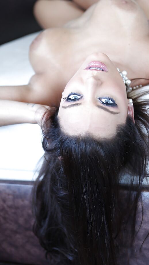 16P Excelente puta madura Liza Del Sierra posa como uma página central
