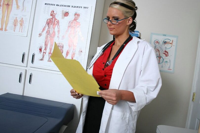 16P Médico tesão em óculos Phoenix Marie tiras para montar um grande tesão