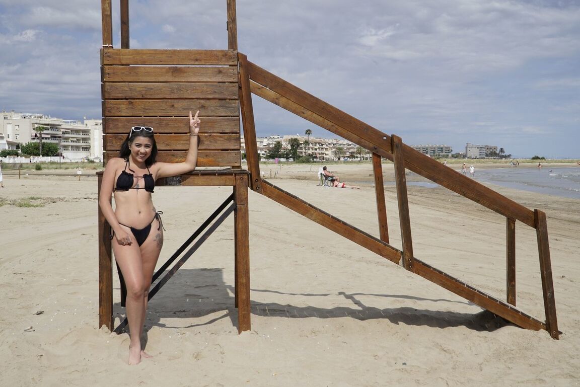 12P Would you like that from now on, every lifeguard out there looks like Kitty