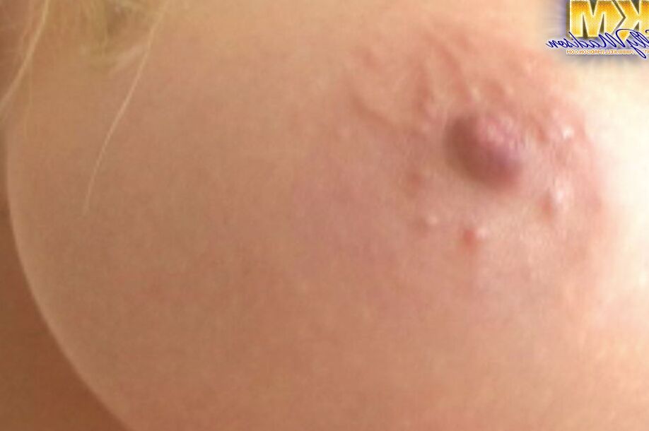 17P MILF tetona Kelly muestra sus enormes tetas naturales