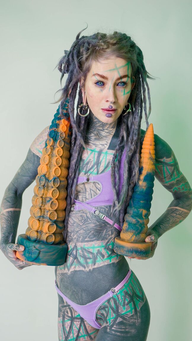 16P PICTURE SET Taintacle Toy photoshoot with AnuskatzzBlue Eyes,Sensual,Tattoo