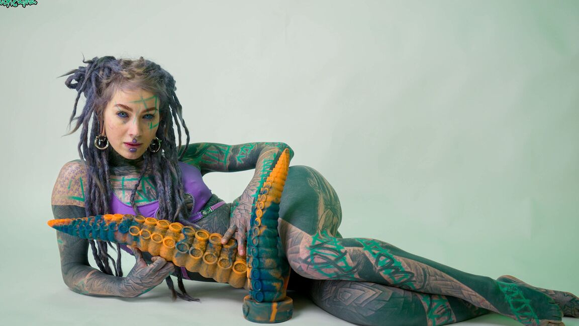 16P PICTURE SET Taintacle Toy photoshoot with AnuskatzzBlue Eyes,Sensual,Tattoo