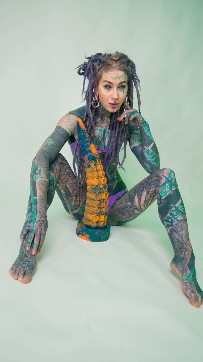 16P PICTURE SET Taintacle Toy photoshoot with AnuskatzzBlue Eyes,Sensual,Tattoo