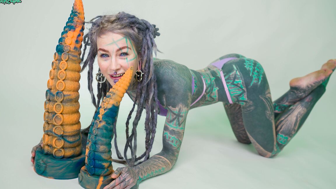 16P PICTURE SET Taintacle Toy photoshoot with AnuskatzzBlue Eyes,Sensual,Tattoo