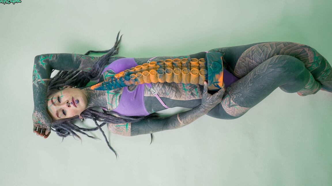 16P PICTURE SET Taintacle Toy photoshoot with AnuskatzzBlue Eyes,Sensual,Tattoo