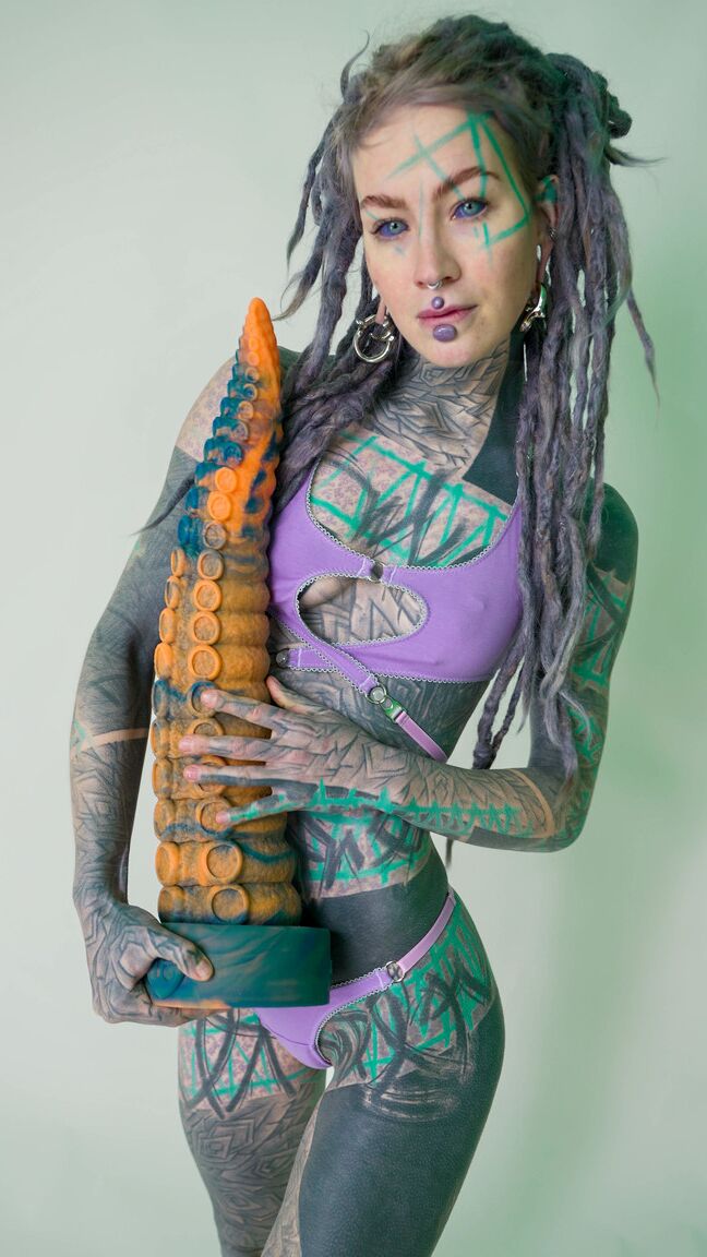 16P PICTURE SET Taintacle Toy photoshoot with AnuskatzzBlue Eyes,Sensual,Tattoo