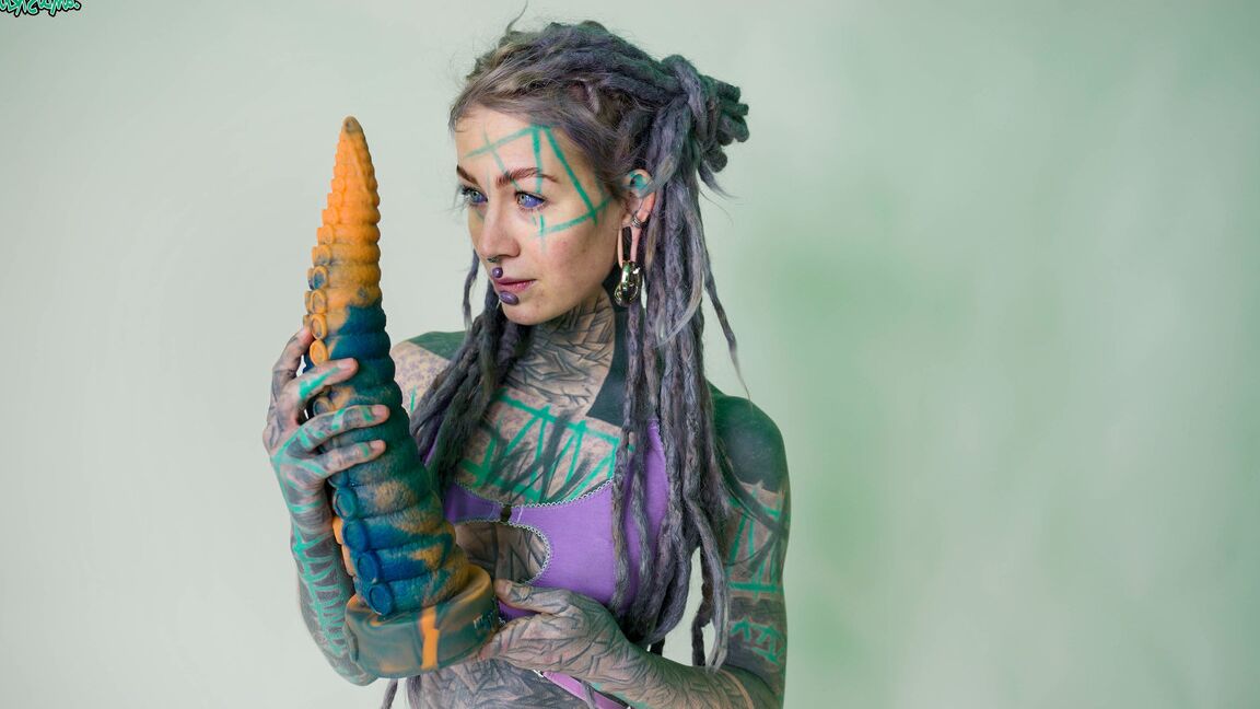 16P PICTURE SET Taintacle Toy photoshoot with AnuskatzzBlue Eyes,Sensual,Tattoo