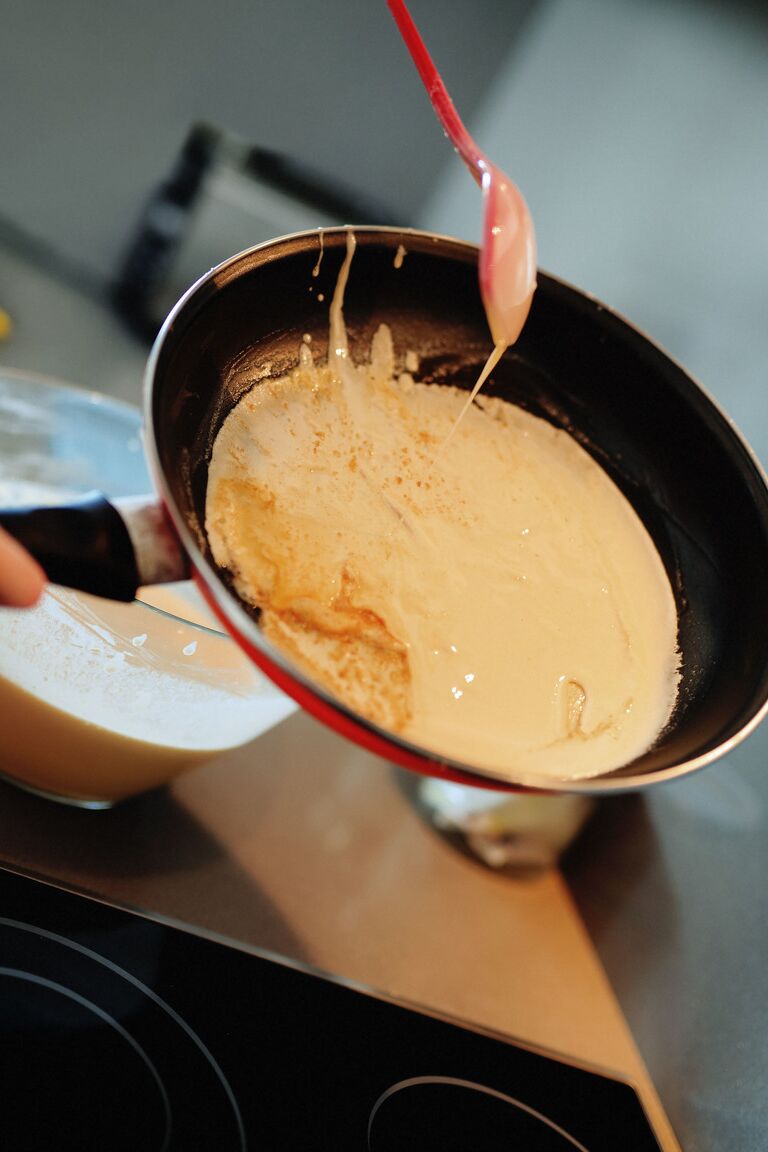 17P Incredible housewife Nika N gets dirty while making pancakes in the kitchen