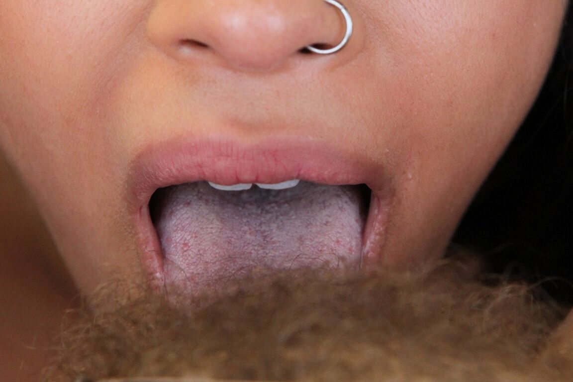 17P Pequena puta de ébano Skin Diamond se ajoelha